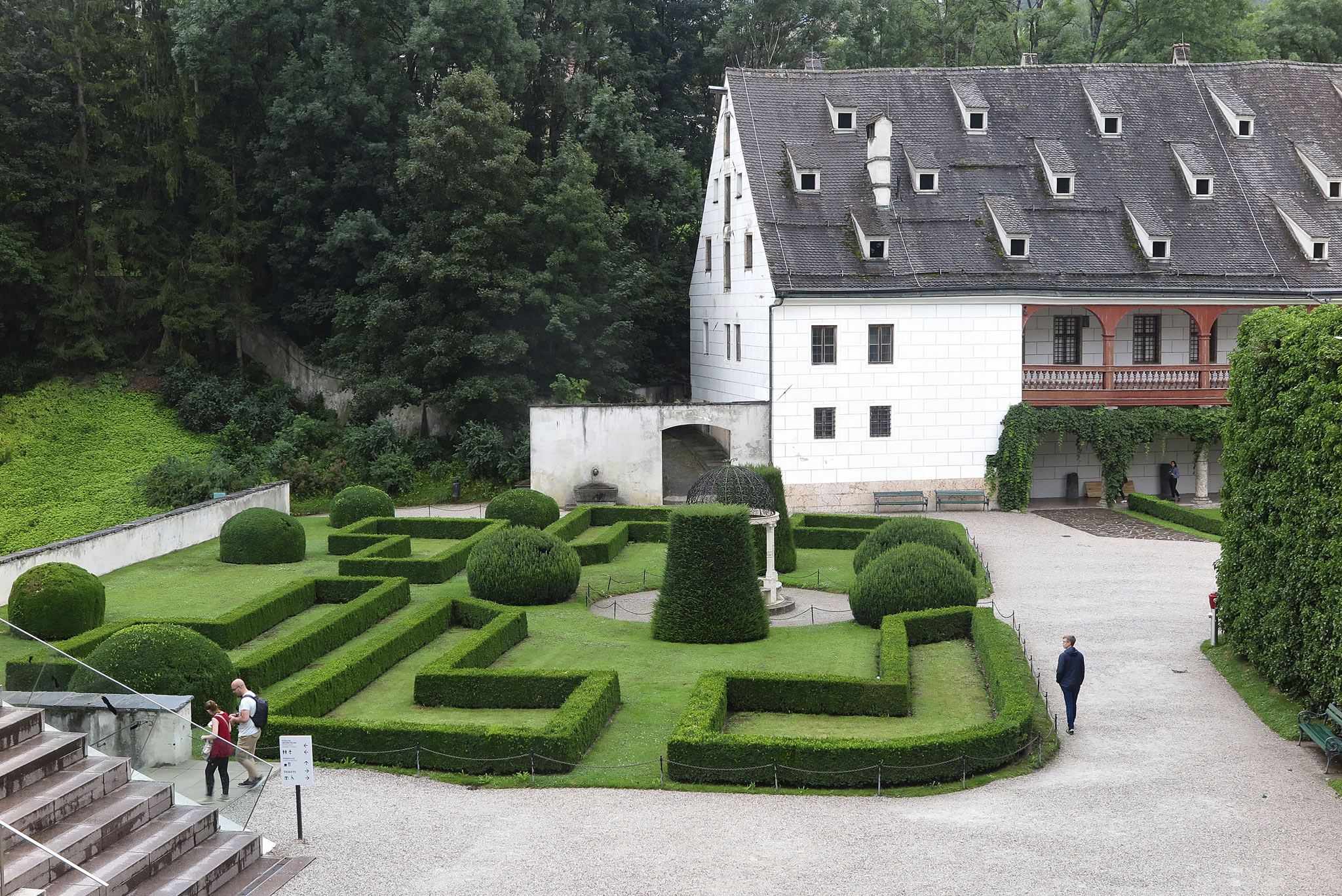 Schloss Ambras, Innsbruck (Photo license: CC BY-NC 2.0)